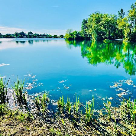 Apartmán Maison Avec Acces Au Lac Izon Exteriér fotografie