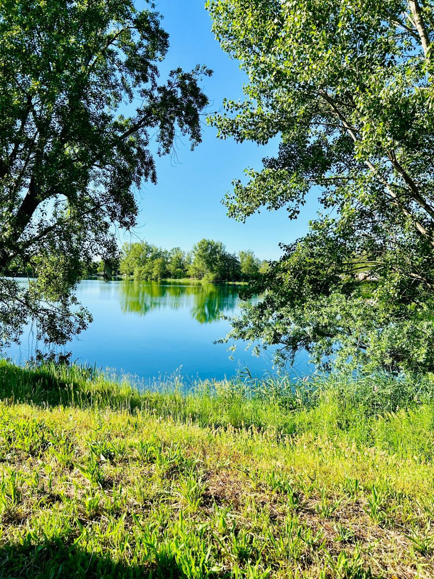 Apartmán Maison Avec Acces Au Lac Izon Exteriér fotografie